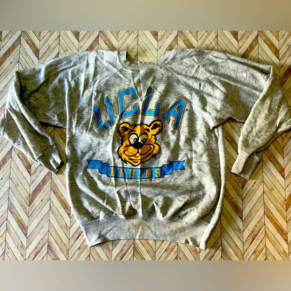 NCAA UCLA Bruins Crewneck Gray Sweater. Rare Vintage 80s. Size L. Minor Flaws